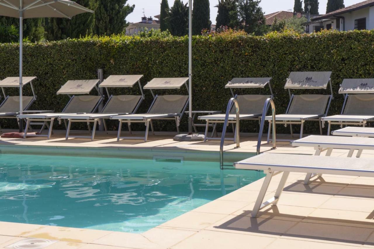 Appartamenti Residence Tulipano Sirmione Exterior foto